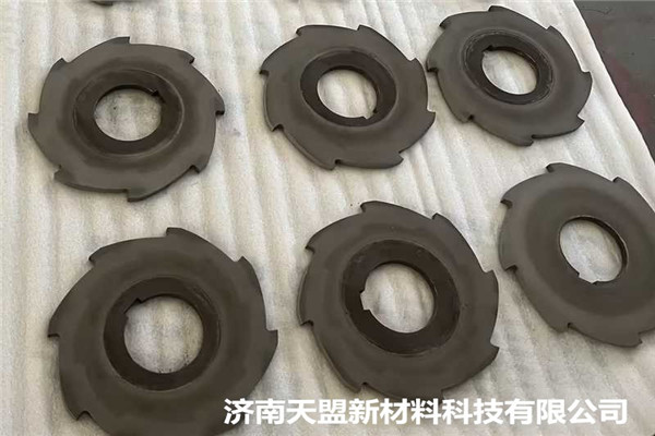 在刀盤表麵噴塗碳化鎢塗層有哪些優點.jpg